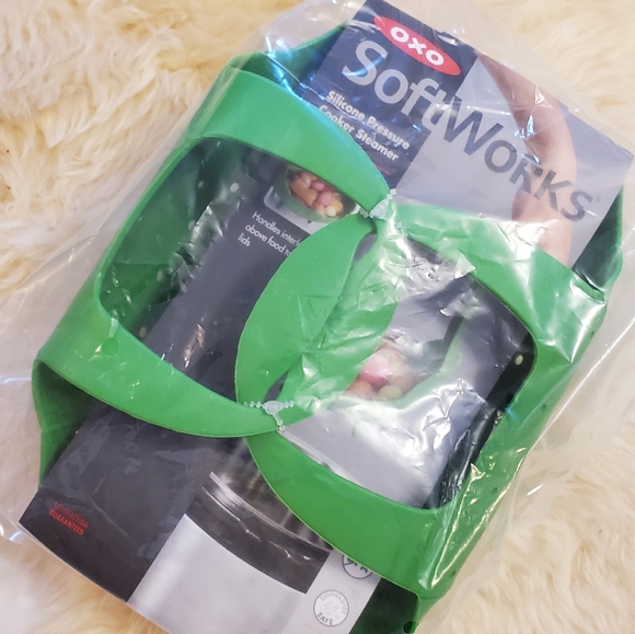 Bundle of 3 OXO SoftWorks Silicone Steamers - green - Picture 3 of 12